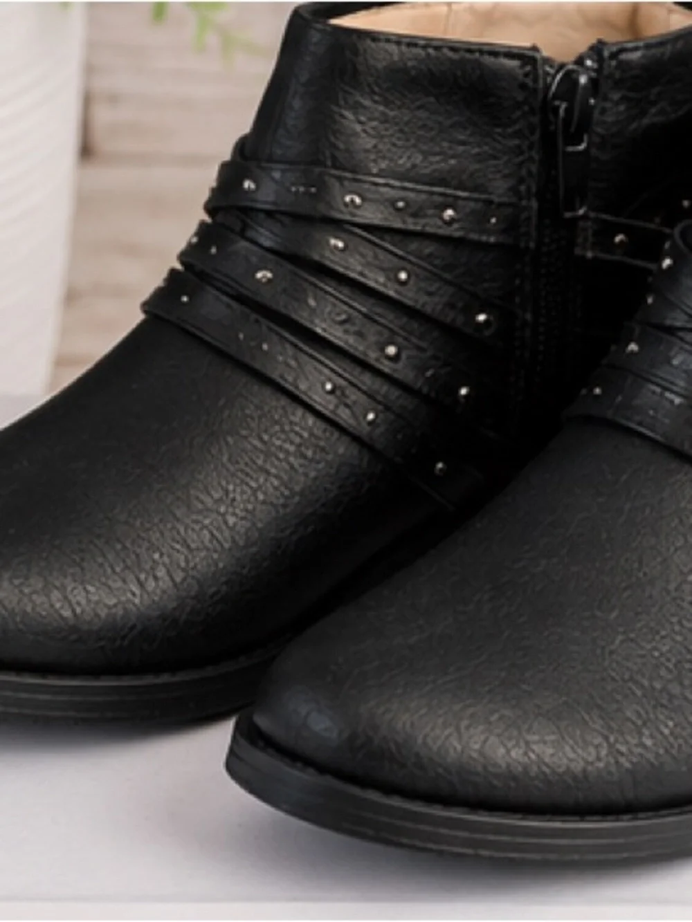 NEW SOHO Girls Big Kid 4 / Women’s 5.5 Studded Ankle Booties